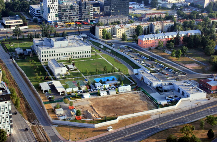 Američka ambasada / Wiki